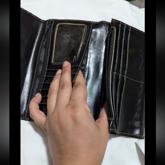 Kenneth Cole Wallet - Picture 7 of 7